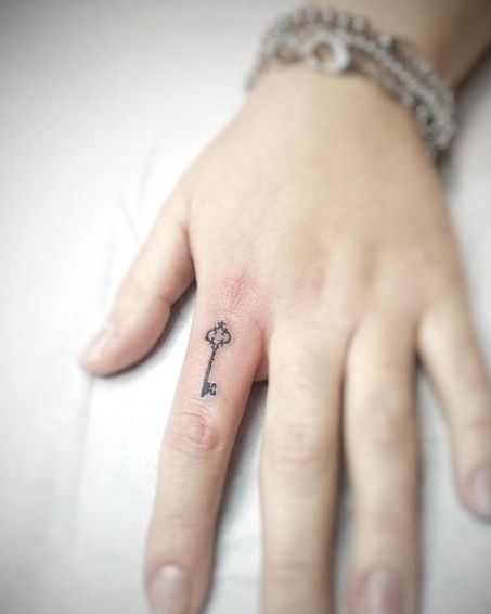 Key Finger Tattoo, Small Key Tattoos, Short Quote Tattoos, Short Tattoo, Small Tattoo Ideas For Women, Tattoo Placement Ideas, Small Tattoos For Women, Quote Tattoos Girls, Small Heart Tattoos