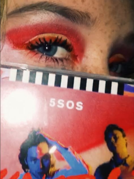 Youngblood Makeup look #5sos 5sos Makeup Looks, 5sos Concert Makeup, 5sos Youngblood Era, Grunge Life, 5sos Nails, 5sos Concert, Music Makeup, Concert Makeup, Show Makeup