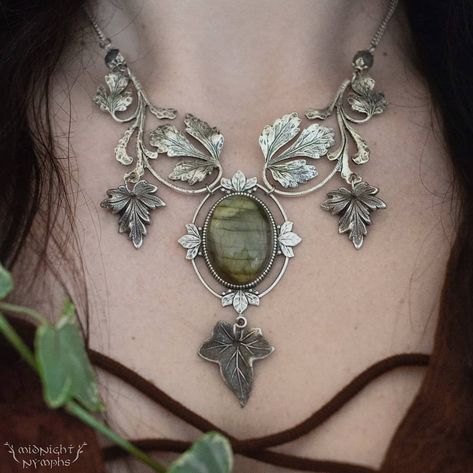 Witch Necklace Aesthetic, Elven Jewelry Necklaces, Fae Jewelry, Ivy Jewelry, Ivy Necklace, Forest Paths, Witch Accessories, Forest Jewelry, Forest Necklace