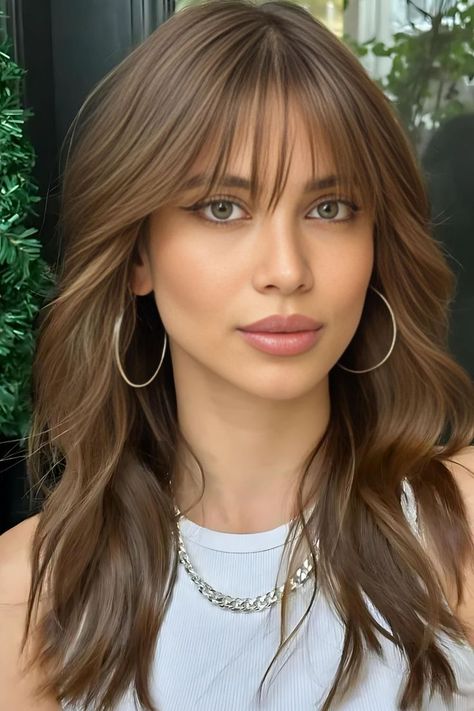 Hidden Choppy Layers Brunette Hair Wispy Bangs, Wispy Bangs Long Hair Brunettes, Brunette Wispy Bangs, Bangs Brunette Hair, Brunette Hair With Bangs, 90's Hairstyle, Hazelnut Hair, Fringe Bangs Hairstyles, Messy Wavy Hair