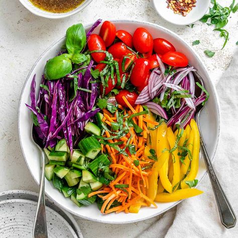 Rainbow Salad Colorful Salad Recipes, Raw Salad Recipes, Dairy Free Salads, Rainbow Salad, Grain Salad, Vegan Sides, Veggie Salad, Colorful Salads, Eat The Rainbow