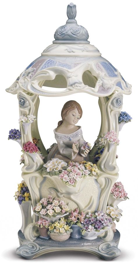 10 Rarest and Most Valuable Lladro Figurines: Value Guide Lladro Display Ideas, Lladro Porcelain, Lladro Figurines, Vintage Jewlery, Unique Sculptures, Animal Figurines, Fine Porcelain, Porcelain Figurines, In Bloom