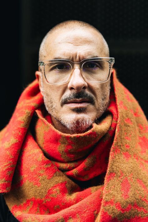 zane lowe Bald Men Glasses Style, Glasses Aesthetic Men, Sartorialist Man, Zane Lowe, Dude Style, Mens Eye Glasses, Mens Suit Style, Bald Men Style, Older Mens Fashion