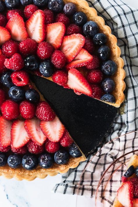 Almond and Fresh Fruit Tart - Good Things Baking Co Tart Crust Recipe, Baking Weights, Fresh Fruit Tart, Almond Pastry, Berry Tart, Tarts Crust, Tart Baking, Pastry Shells, Easy To Make Desserts