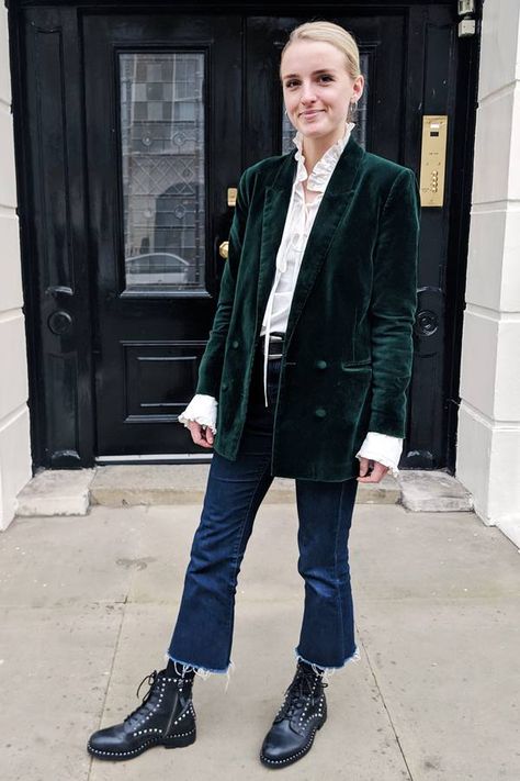 Velvet Blazer Street Style, Velvet Jacket Outfit, Gig Outfits, Velvet Blazer Outfit, Velvet Blazer Women, Thrift Wishlist, Green Velvet Blazer, Green Velvet Jacket, Leopard Print Jeans