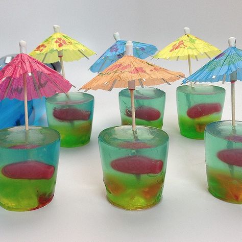 Fishbowl Jello Shots - Tipsy Bartender Gummy Bear Shots, Fish Cocktail, Jello Shot Cups, Disney Cocktails, Vodka Blue, Nightlife Party, Cocktail Shots, Cocktail Umbrellas, Jello Shot Recipes