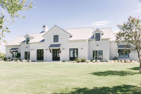 Texas Forever Farmhouse - Home Tour | Home Exteriors | Farmhouse Home Exteriors | Home Exterior | Modern Farmhouse Home Exterior | Texas Modern Farmhouse Exterior | Texas Farmhouse, Farmhouse Tour, Texas Forever, Farmhouse Inspiration, Modern Farmhouse Exterior, Farmhouse Interior, Farmhouse Exterior, Texas Homes, Modern Farmhouse Kitchens