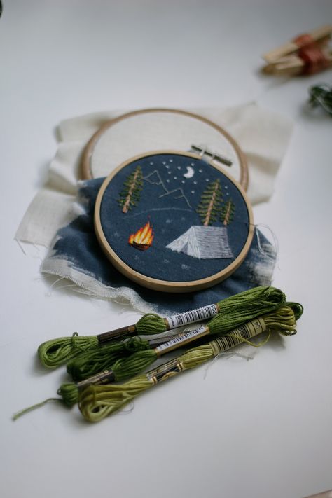 Oval Embroidery Hoop Ideas, Caravan Embroidery, Tent Embroidery, Fire Embroidery, Oval Embroidery, Embroidery Decor, Camping Fire, Handmade Bookmarks Diy, Embroidery Hoop Crafts