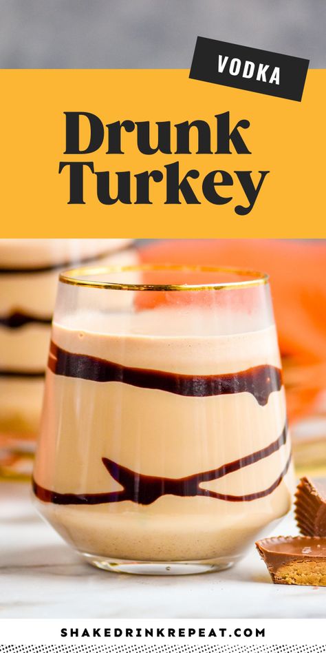 The Drunk Turkey is a peanut butter cup cocktail perfect for Thanksgiving! Peanut butter cup infused vodka combined with chocolate liqueur and milk creates a decadent dessert sure to be your next guilty pleasure. Peanut Butter Vodka, Peanut Butter Vodka Drinks, Peanut Butter Cup Cocktail, Candy Turkeys, Shake Drink, Chocolate Turkey, Vodka Recipes Drinks, Chocolate Vodka, Making Peanut Butter