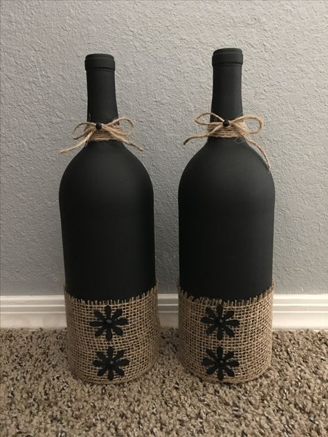 Hand Painted Wine Bottles, Bottle Centerpieces, Glass Bottle Diy, Wine Craft, Diy Glass Bottle Crafts, Wine Bottle Art, Glass Bottles Art, Wine Bottle Diy Crafts, Painted Wine Bottles