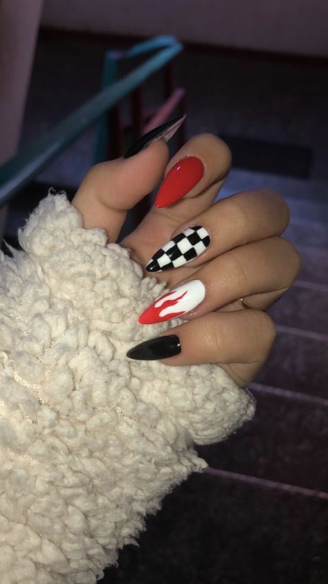 Birthdays Nails Design, Punk Almond Nails, Falling In Reverse Nails, Edgy Red Nails, Nails Alternative Style, Rocker Nails Punk, Rock Concert Nail Ideas, Punk Nail Designs, Rock N Roll Nails