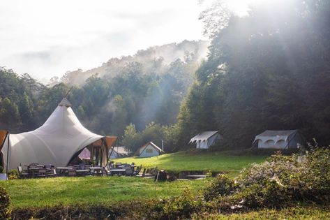 Enjoy the beauty of the great outdoors with luxurious tent camping options and stargazer specials. Tent Luxury, Camping Date, Glamping Business, Outdoor Glamping, Tensile Membrane, Under Canvas, River Camp, Holiday Booking, Mesa Verde National Park