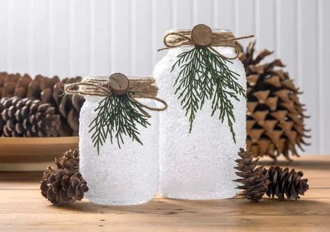 Jar Christmas Crafts, Christmas Luminaries, Crafts For Gifts, Frosted Mason Jars, Mason Jar Christmas, Mason Jar Christmas Crafts, Mason Jar Luminaries, Fun Winter Crafts, Diy Christmas Lights