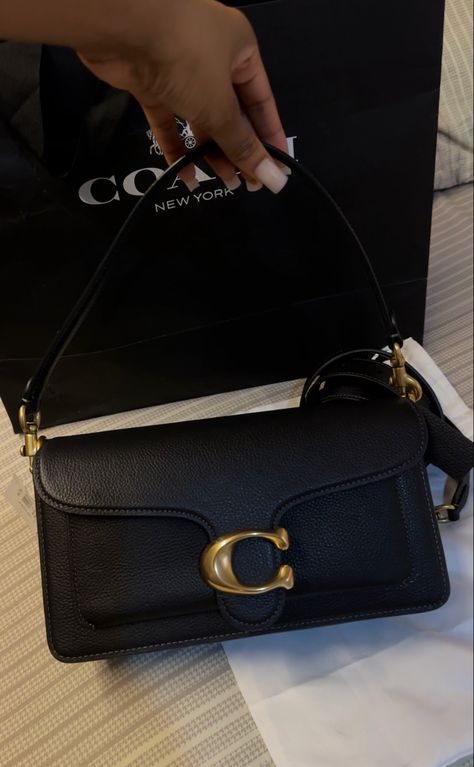 Coach Bag Tabby Outfit, Coach Handbags Aesthetic, Couch Bags Coach Handbags, Coach Handbags Outfits, Coach Bah, Coach Purse Aesthetic, Coach Shoulder Bag Outfit, Coach Bags Aesthetic, Coach Bag Aesthetic