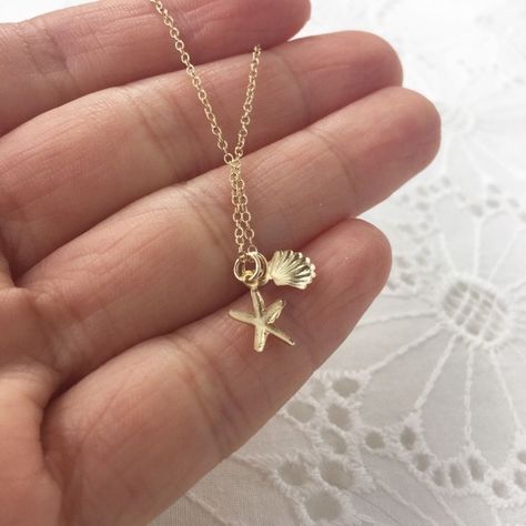 Keep The Seashore With You In This Seashell And Starfish Adorned Dainty Gold Necklace. Made With All 14k Gold Filled Materials, This Necklace Is Water-Resistant, Tarnish-Resistant, And Hypoallergenic. Seashell Measures 7mm While The Starfish Measures 9mm. Chain Measures 1.2 Mm In Width. Choose Your Length At Checkout! Please Note I Have 2 Different Types Of Chains, With Extension On End Or Without. Please Tell Me Which One You Want Or I Will Send Without In The Length You Choose At Checkout. Types Of Chains, Sea Shell Necklace, Dainty Gold Necklace, Seashell Necklace, Jewelry Lookbook, Shell Necklace, Shell Necklaces, Pretty Jewellery, Ear Jewelry