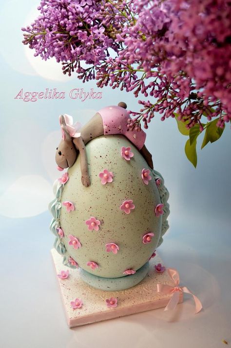 Easter egg with rabbit Chocolate Easter Egg Decorating, Easter Egg Cake, Easter Party Food, Egg Cake, Spring Cake, Easter Baking, Egg Easter, Spring Easter Crafts, Easter Eggs Chocolate