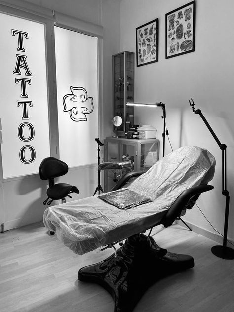 Jax Kingston, Tattoo Shop Interior, Tattoo Shop Decor, Tattoo Studio Interior, Tattoo Studio Design, Tattoo Salon, Tattoo Parlor, Tattoo Apprentice, Home Tattoo