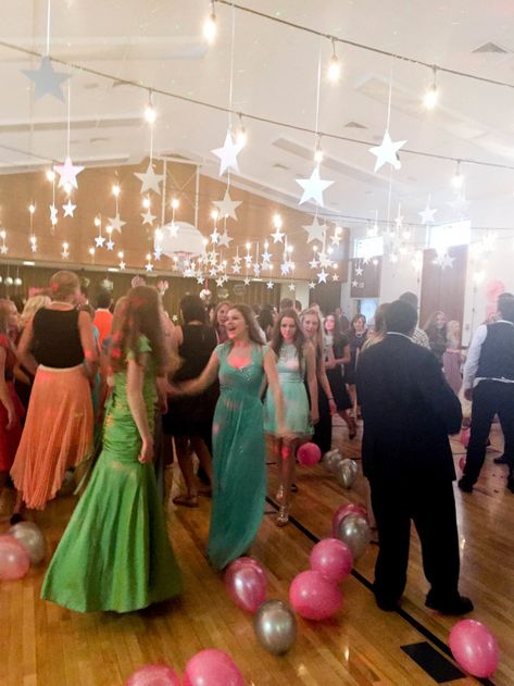 Goodwill Prom Party, Starry Night School Dance, Under The Stars Homecoming, Under The Stars Homecoming Theme, Under The Stars Prom Theme Decorations, 80s Prom Decor, Prom Night Decoration, Night Under The Stars Theme Prom, Adult Prom Party Ideas