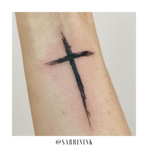 Cross tattoo, looking like it was painted on the skin 🎨👩🏼‍🎨 Cross Tattoo Cover Up, Cross With Crown Of Thorns Tattoo, Tattoo Cross Ideas, Nail Cross Tattoo, Minimalist Cross Tattoo, Dainty Cross Tattoo, Cool Cross Tattoos, Tattoos Cross, Cross Tattoo On Wrist