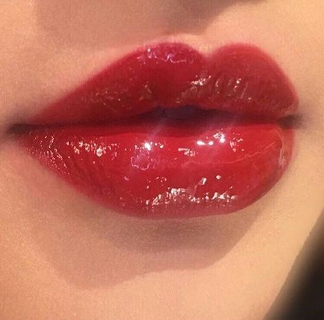 Pinterest:@elasialarkin Romeo I Julia, Beauty Make-up, Kesha, Lip Art, Glossy Lips, Halloween Make, Red Lipstick, Red Aesthetic, Aesthetic Makeup