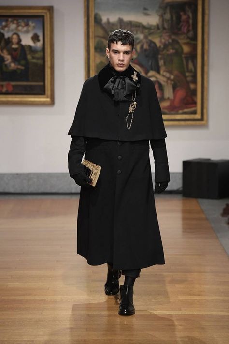 Dolce & Gabbana Alta Sartoria Channels Regal Booksmart Style with Pre-Fall '20 Collection Coat With Cape, Male Coat, Man Style, Couture Collection, Pre Fall, Runway Fashion, High Fashion, A Man, Milan