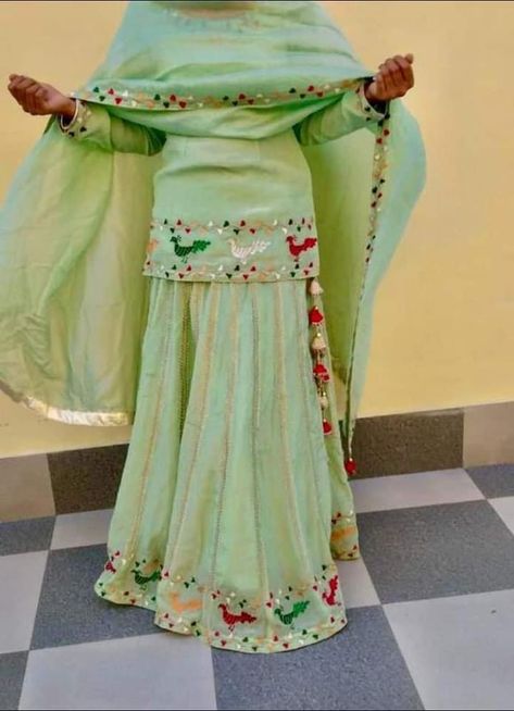 Punjabi Ghagra For Jaggo, Bottle Green Contrast Color Suit, Jaggo Outfit Punjabi Lehnga, Jago Outfit Punjabi, Jaggo Outfit Punjabi, Jaggo Outfit, Nani Maa, Marriage Dresses, Unique Suits