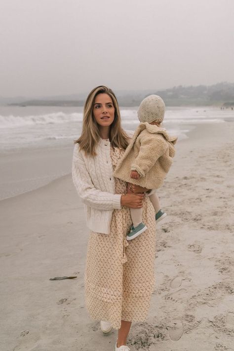 Fall Layers Over Summer Favorites Coastal Grandmother Winter Outfits, Family Beach Photos Outfits, Coastal Style Outfits, Mommy And Me Photoshoot Ideas, Family Photo Outfits Summer, Mommy And Me Photoshoot, Fall Knits, Mum Style, Crunchy Mom