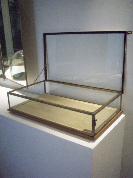 Jewelry Display Cases | Patrick Townsend                                                                                                                                                      More Jewelry Merchandising, Shop Elevation, Jewellery Display Ideas, Luxury Jewelry Display, Jewelry Display Cases, Display Cabinet Design, Jewellery Displays, Jewerly Displays, Jewelry Display Ideas