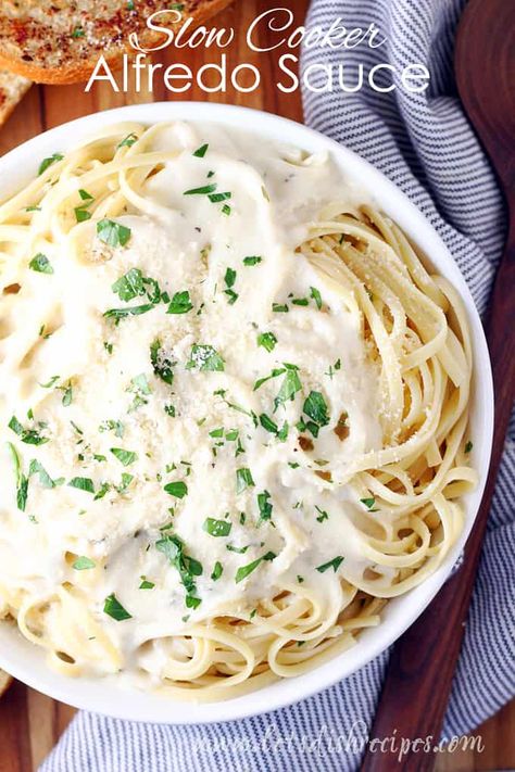 Slow Cooker Alfredo, Alfredo Sauce Recipe Easy, Creamy Alfredo Sauce, Recipe Slow Cooker, Alfredo Sauce Recipe, Crowd Pleasing Recipes, Cheesy Pasta, Alfredo Recipe, Boys Love