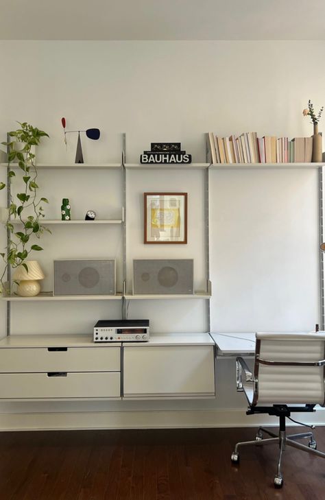 Vitsoe Shelving, Space Saving Apartment, Instagram Wall, Mini Office, Desk Area, Home Inspo, Home Design Living Room, Minimalism Interior, Loft Spaces