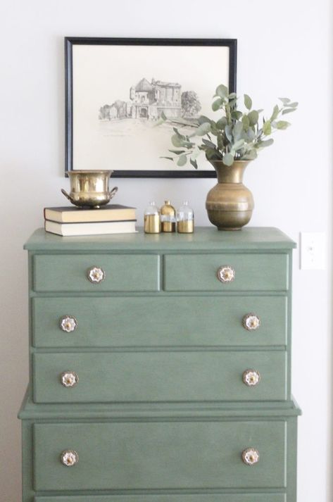 Green Painted Dresser, Unique Dresser, Paint Chalk, Dresser Painted, Dresser Ideas, Green Dresser, Amy Howard, Painted Bedroom Furniture, Farmhouse Interior Design