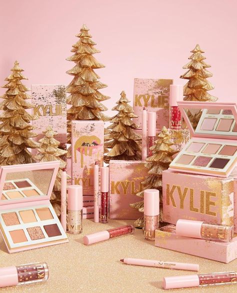 Kylie Jenner Makeup Set, Kylie Cosmetics Holiday Collection, Kylie Collection, Christmas Promo, Kylie Makeup, Makeup Eyeshadow Palette, Makeup Accesories, Kylie Cosmetic, Cosmetic Shop