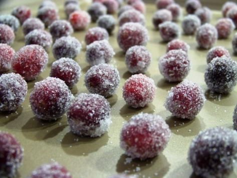 Cranberries soaked in vodka, rolled in sugar, then frozen for a cool party snack?! SO MAKING THESE!!! Cranberry Snacks, Sparkling Cranberries, Party Snacks For Adults, Snacks For Adults, Wine Yoga, Vodka Cranberry, Candied Cranberries, Cranberry Vodka, Sugared Cranberries