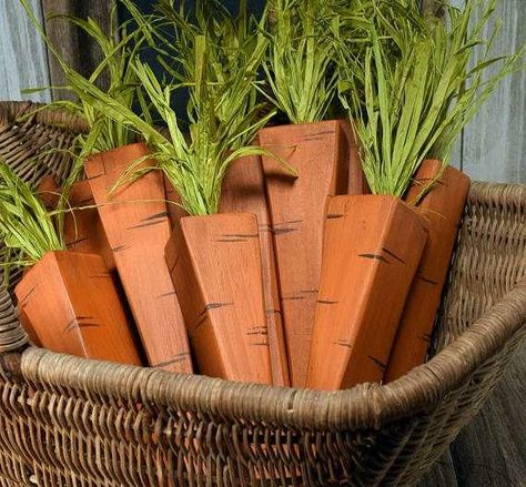 Easter decor Wooden Carrots, Oster Dekor, Diy Osterschmuck, Rustic Easter Decor, Rustic Easter, Easter Wood Crafts, Deco Champetre, Spring Table Decor, Spring Easter Crafts