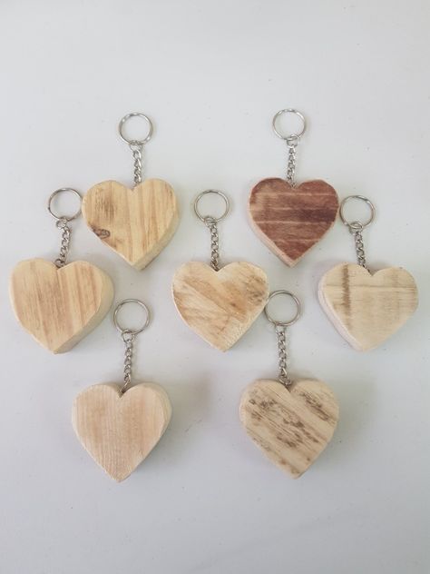 Heart Shaped Wood Crafts, Wooden Keychain, Recycled Wood, Wooden Hearts, Dremel, Xmas Crafts, Wood Projects, Wood Crafts, Heart Shapes