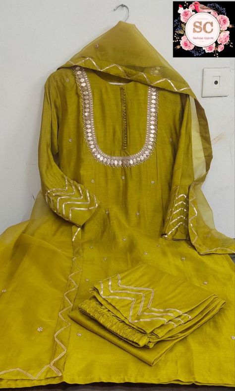 Mayon dress ideas for wedding Dola Silk Kurti Designs, Silk Dress Design Ideas, Dola Silk Suit, Dress Ideas For Wedding, Mayon Dress, Suits Fancy, Simple Suit Designs, Style Outfits Summer, Mayon Dresses