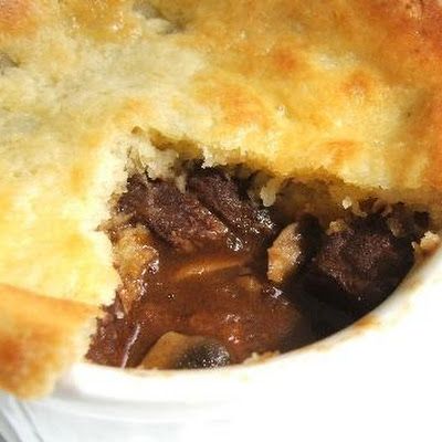 Pepper Steak Pie, Wine Pie, Steak Pie Recipe, Steak And Mushroom Pie, Steak Pie, Meat Pie Recipe, Food Beef, Beef Pies, Steak And Mushrooms