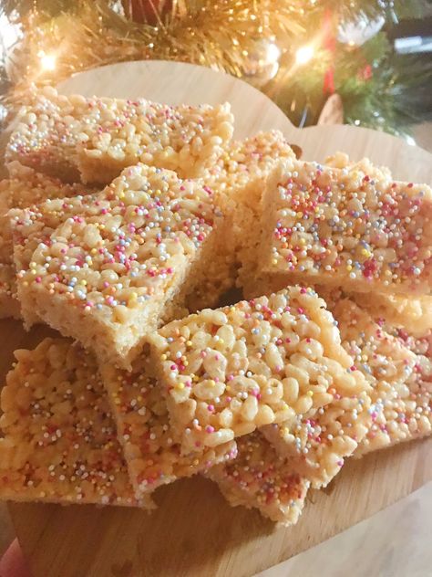 Rice Krispie Marshmallow Recipe, Baking With Rice Krispies, Rice Krispie Buns, Marshmallow Rice Crispy Treats Recipe, Halal Rice Krispy Treats, Marshmallow And Rice Crispies Recipe, Marshmallow Crispy Treats, Marshmallow Krispie Treats, Rice Crispies Recipes