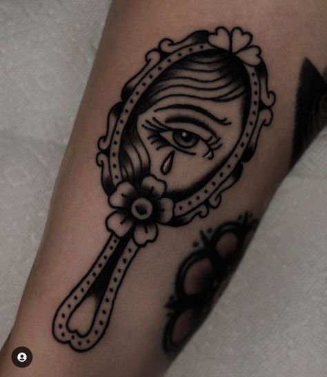 Skeleton Themed Tattoos, Lana Del Rey American Traditional Tattoo, Dainty Black Tattoos, Elbow Ring Tattoo, Neo American Traditional Tattoo Black And White, Tattoo Ideas Female Old School, Old School Tattoo Thigh, Misandry Tattoo, American Traditional Tattoos Mexican