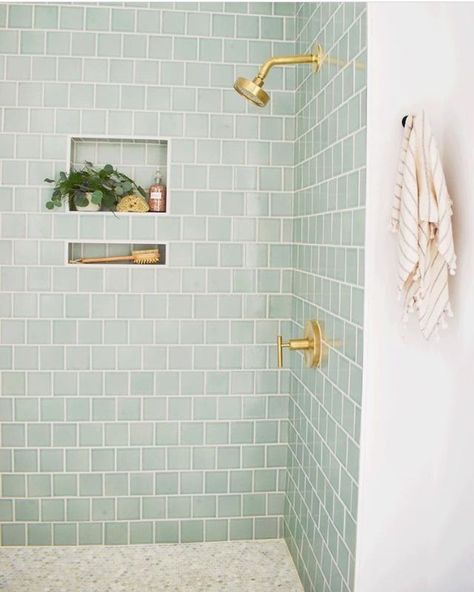 Design Interior Baie, Makeover Kamar Mandi, Salton Sea, Fireclay Tile, Gold Fixtures, Bad Inspiration, Decor Baie, Casa Vintage, Blue Tile