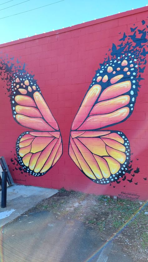 Butterfly Wings Wall Art, Cafe Mural, Butterfly Mural, Ideas Negocios, Walls Painting, Painted Shed, Parking Spot Painting, Butterfly Habitat, Angel Wings Art