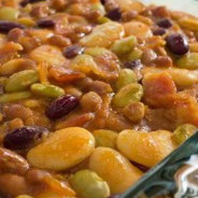 HUNGRY HOBO BEANS BAKE @keyingredient #pork #bacon #casserole Hobo Beans Recipe, Hobo Beans, Mk Outfits, Hobo Dinners, Best Baked Beans, Baked Beans Recipe, Baked Bean Recipes, Beans Recipe, Bean Casserole