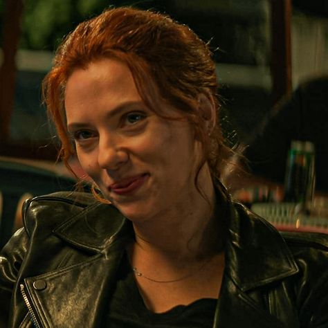 Natasha Romanoff Smiling, Scarlette Johanson Hair, Natasha Icon, Bucky And Natasha, Black Widow And Hulk, Dr Marvel, Black Widow Movie, Marvel Icons, Black Widow Marvel