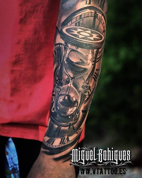 Fernando Torres · Fernando Torres’ black and grey hourglass tattoo on the left forearm. Tattoo artist: Miguel Bohigues Clock Tattoo Sleeve, Best 3d Tattoos, Skull Girl Tattoo, Hourglass Tattoo, Watch Tattoos, Geniale Tattoos, Clock Tattoo, Full Sleeve Tattoos, 3d Tattoos