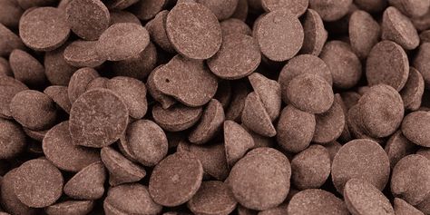 What Are Carob Chips — And How Are They Different From Chocolate Chips? Holistic Dog Care, Sweetness Level, Getting A Dog, Organic Food Store, Carob Powder, Carob Chips, Icing Tips, Natural Caffeine, Chips Recipe