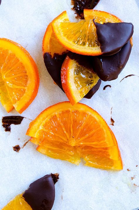 Chocolate covered candied orange slices | giverecipe.com Chocolate Covered Orange, Candied Orange Slices, Chocolate Slice, Candied Orange, Fruit Orange, Orange Chocolate, Candied Orange Peel, Orange Candy, Chocolate Orange