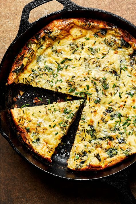 Sheet Pan Veggie Frittata, Ground Beef Frittata, Meat Frittata Recipes, Vegetarian Egg Dishes, Simple Frittata Recipes, Carmelized Onion Frittata, Veggie Scrambled Eggs, Individual Frittata Recipes, Fritata Recipe Oven