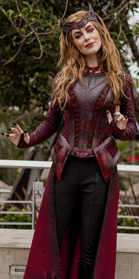 Wanda Maximoff Cosplay, Scarlet Witch Cosplay, Elizabeth Olsen Scarlet Witch, Elizabeth Olsen, Scarlet Witch, Scarlet, Witch, Marvel, Halloween