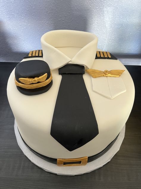 Pilot Birthday Wishes, Pilot Decoration Party Ideas, Aviation Theme Graduation Party, Aviation Party Ideas, Pilot Retirement Party Ideas, Pilot Graduation Party Ideas, Pilot Party Theme, Pilot Theme Cake, Pilot Theme Birthday Party