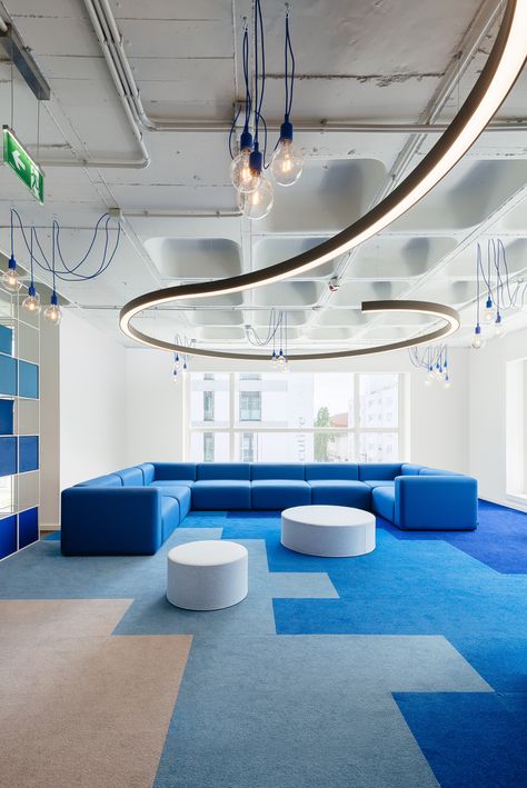 Office Inspiration Workspaces, Group Office, Commercial Office Design, Commercial And Office Architecture, Office Design Inspiration, Office Lobby, Blue Office, Office Carpet, Modern Office Design